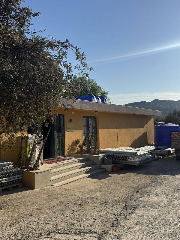 Teknik Yapı Market Ortakent satış ofisi ve girişi